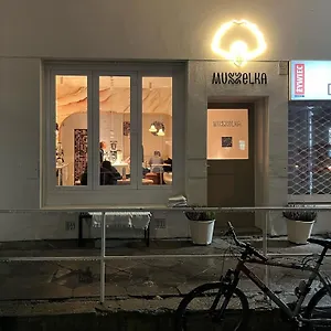 https://cozy-studio-flat-in-saska-kpa.warsawhotelspoland.com